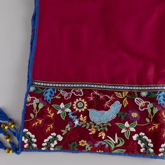 Embroidered scarfs - Picture 10 of 10